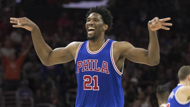 足球国足球员海外首发，发挥稳定